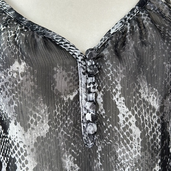 Express Gray Sheer Snakeskin Patterned Long Sleeve Batwing Blouse M - Picture 2 of 7